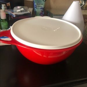 Tupperware Kitchen - NEW Tupperware Thatsa Bowl Passion Red Tupperware Kitchen - NEW Tupperware Thatsa Bowl Passion Red